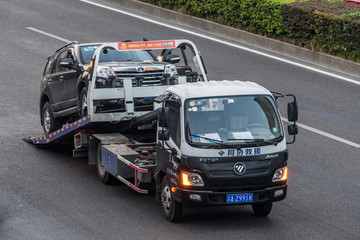 汽車救援與拖車 如何確保路上突發狀況時的安全與高效？